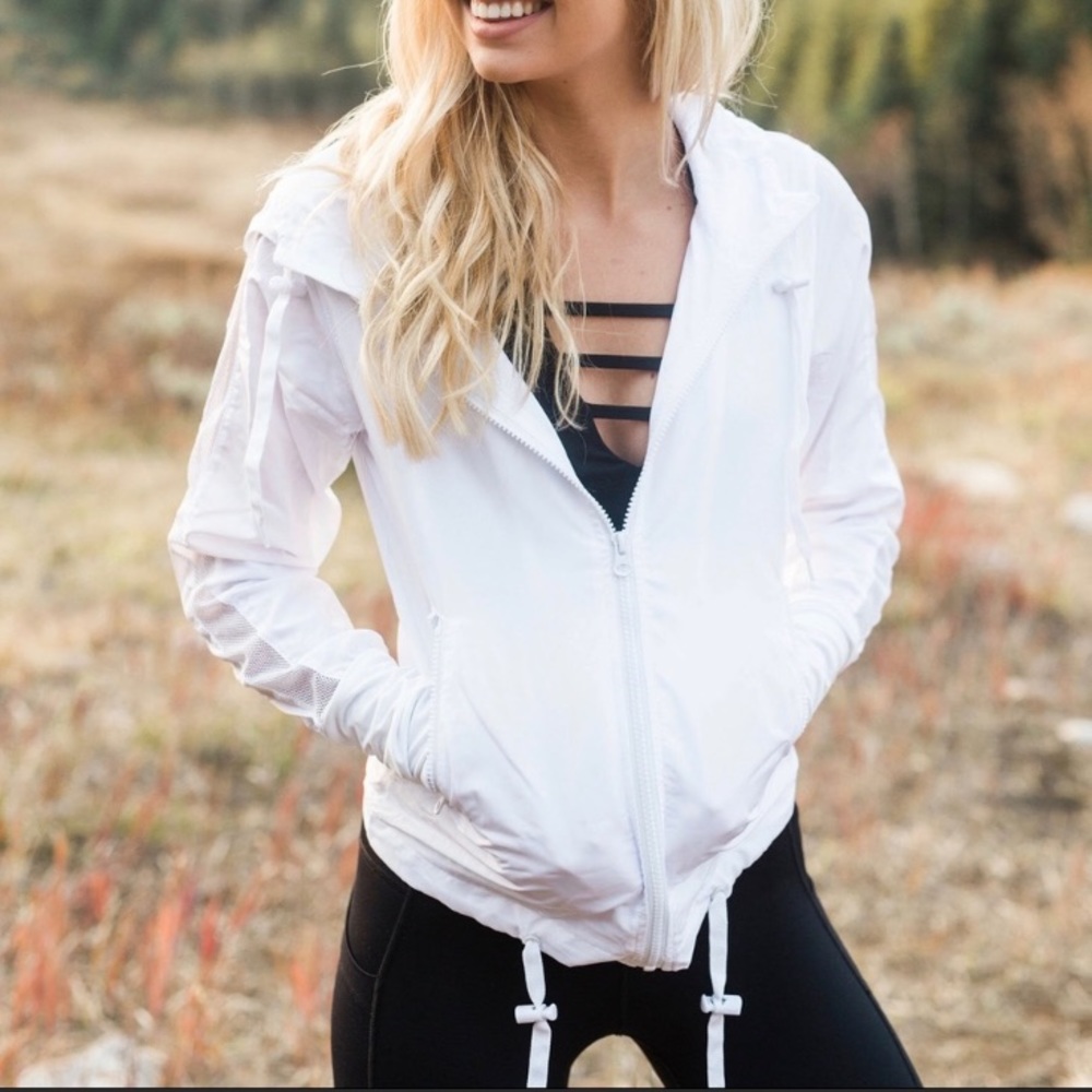 Zyia: white bomber jacket